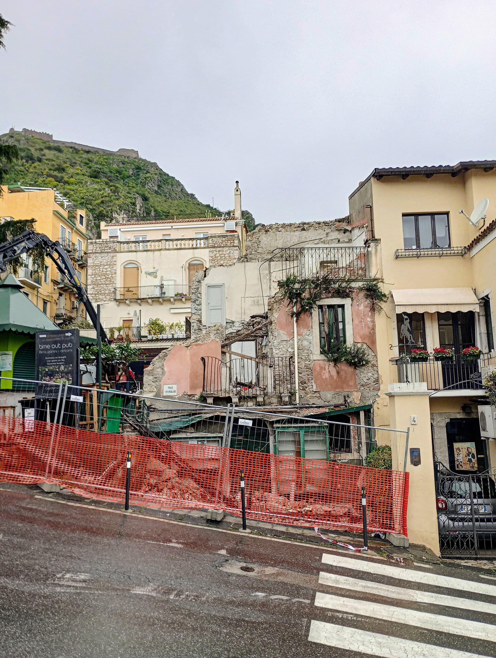 Maison ancienne à Taormine en Sicile, exemple de bâti à examiner avant achat