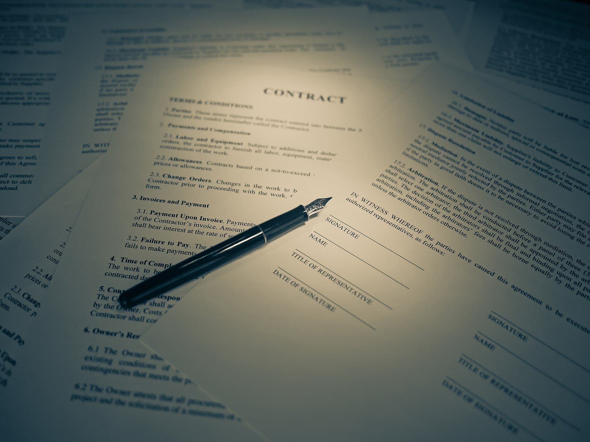 Documents de signature pour expliquer les démarches notariales aux francophones qui achètent en Sicile